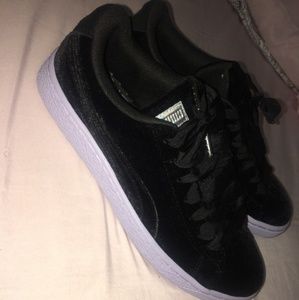 Black Velvet Pumas